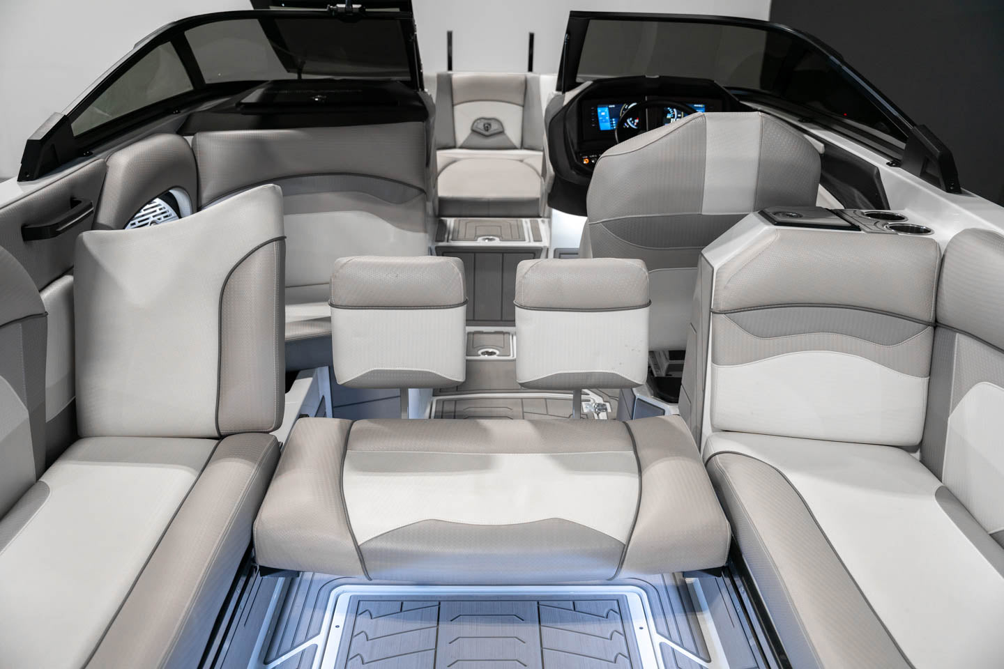 2021 Centurion Ri257 Silver Flake / White - BoardCo Boats