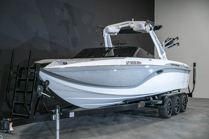 2021 Centurion Ri257 Silver Flake / White - BoardCo Boats