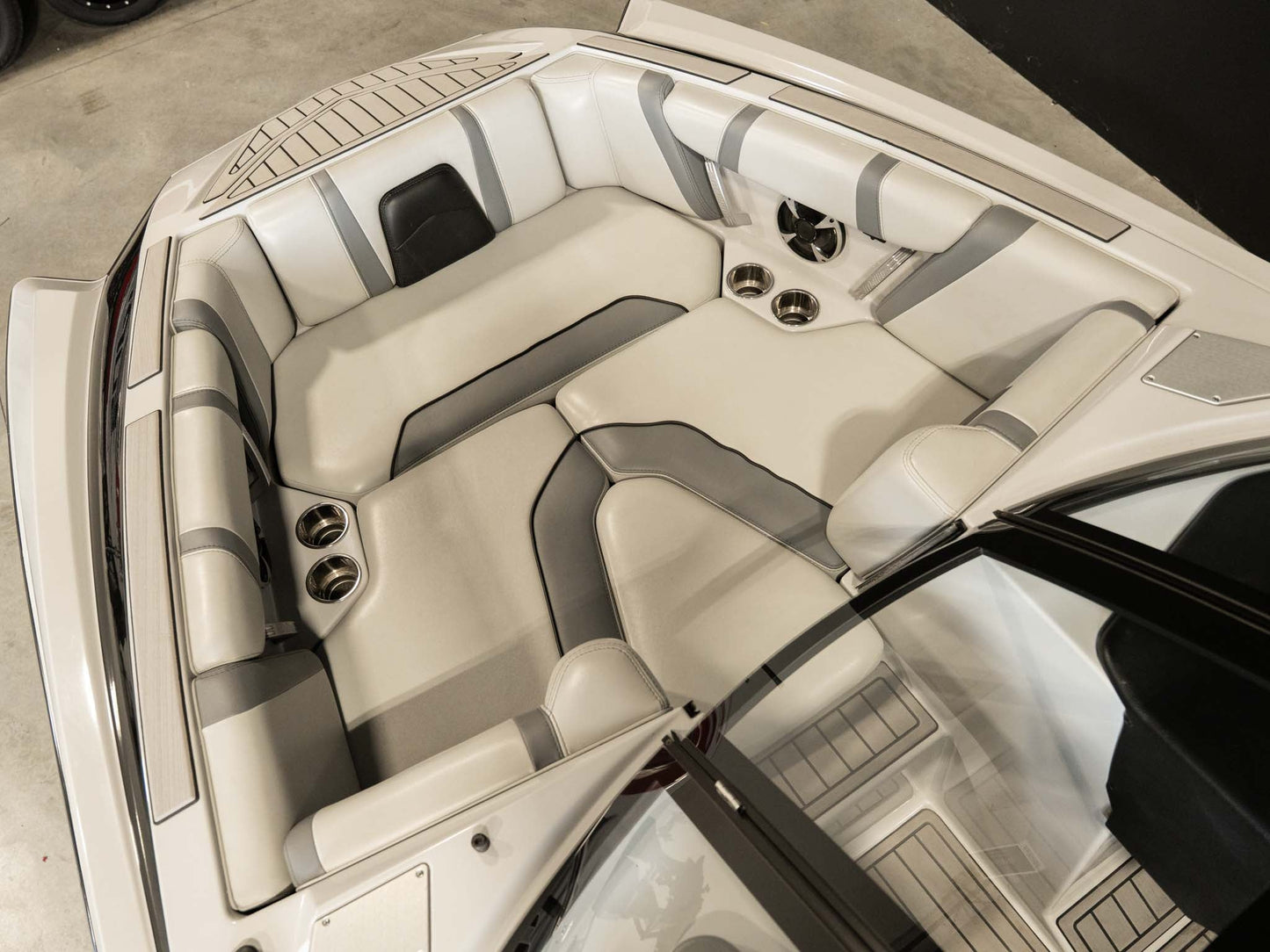 2021 Malibu 21 MLX - White / Black - BoardCo Boats