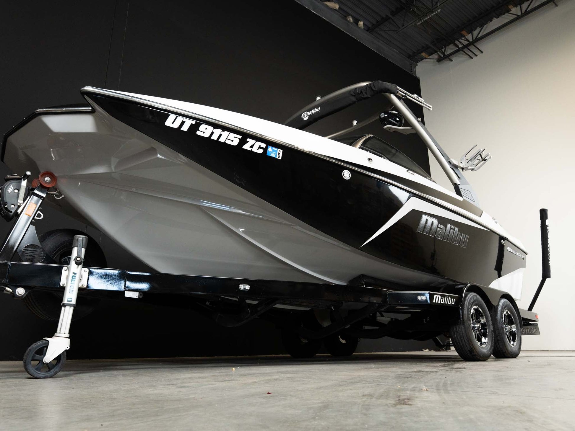 2021 Malibu 21 MLX - White / Black - BoardCo Boats