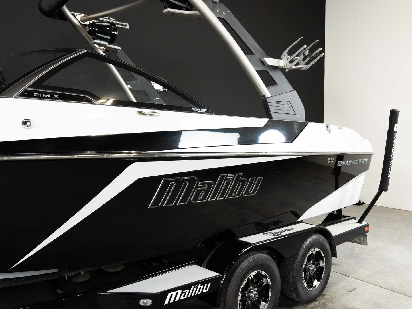 2021 Malibu 21 MLX - White / Black - BoardCo Boats