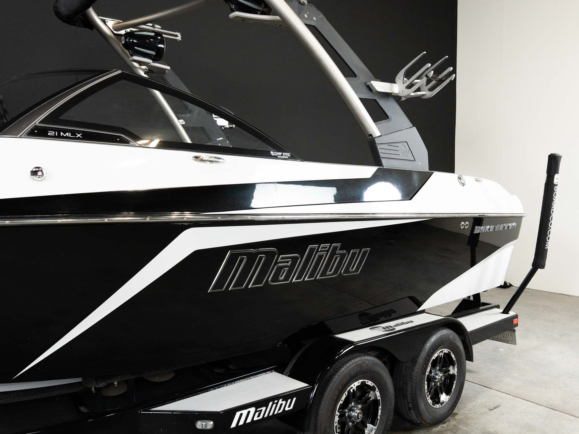 2021 Malibu 21 MLX - White / Black - BoardCo Boats