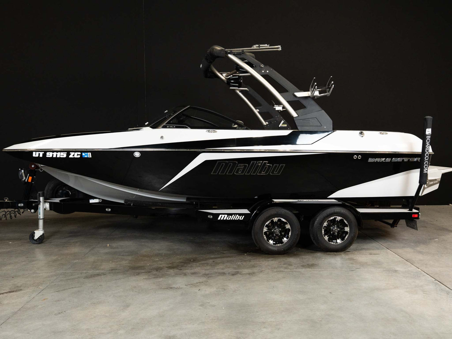 2021 Malibu 21 MLX - White / Black - BoardCo Boats