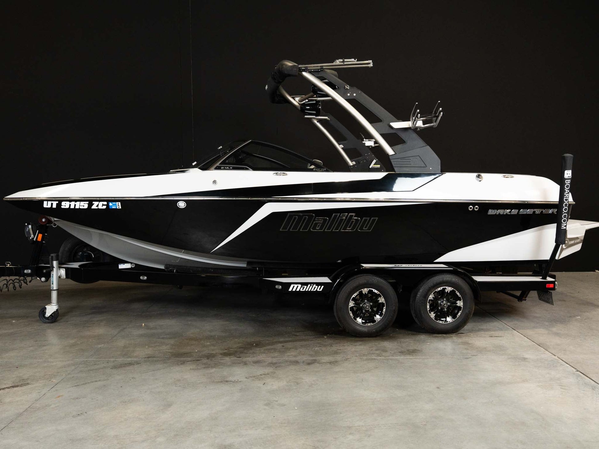 2021 Malibu 21 MLX - White / Black - BoardCo Boats