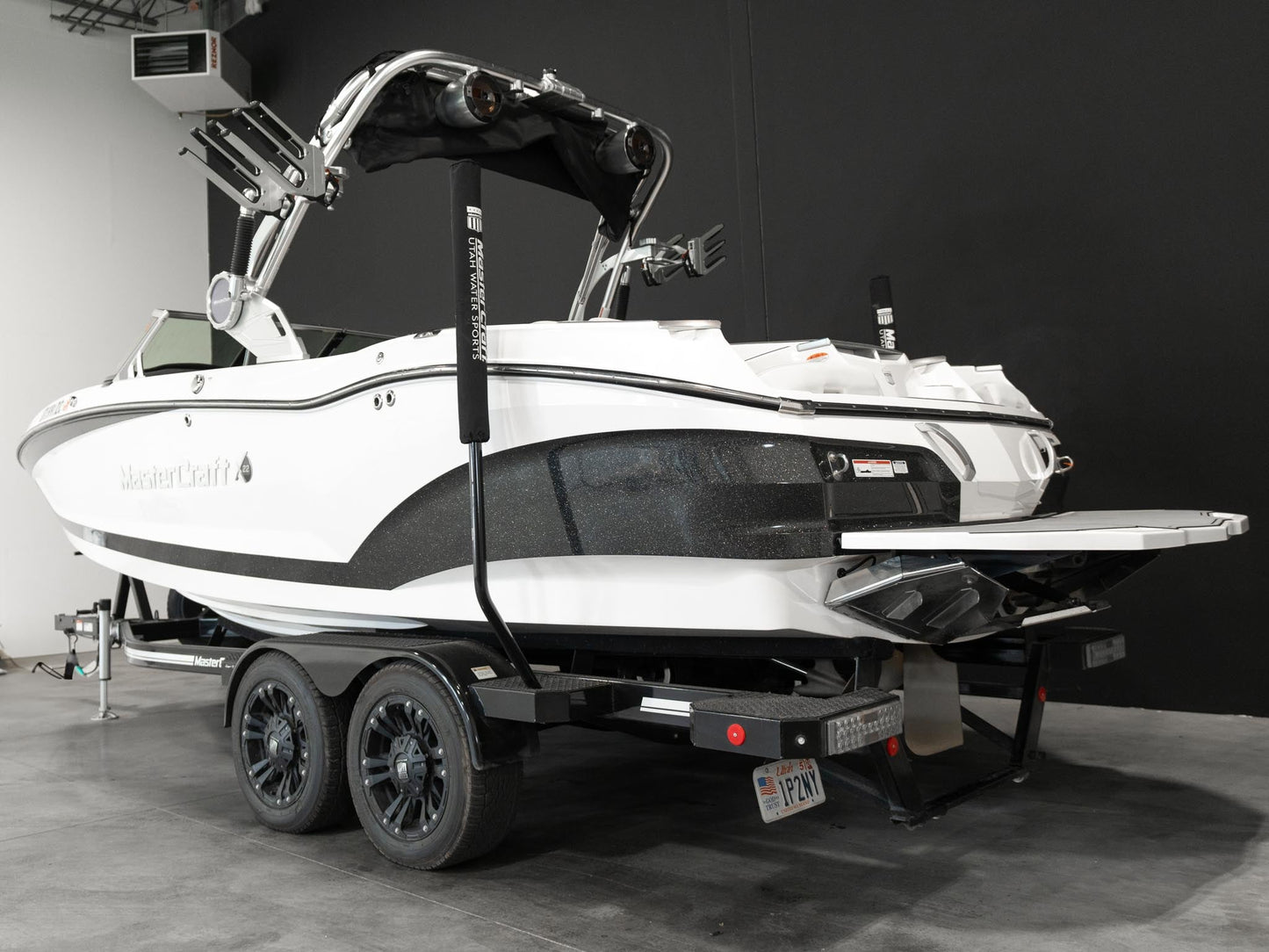 2021 Mastercraft X22 - White / Black Flake - BoardCo Boats