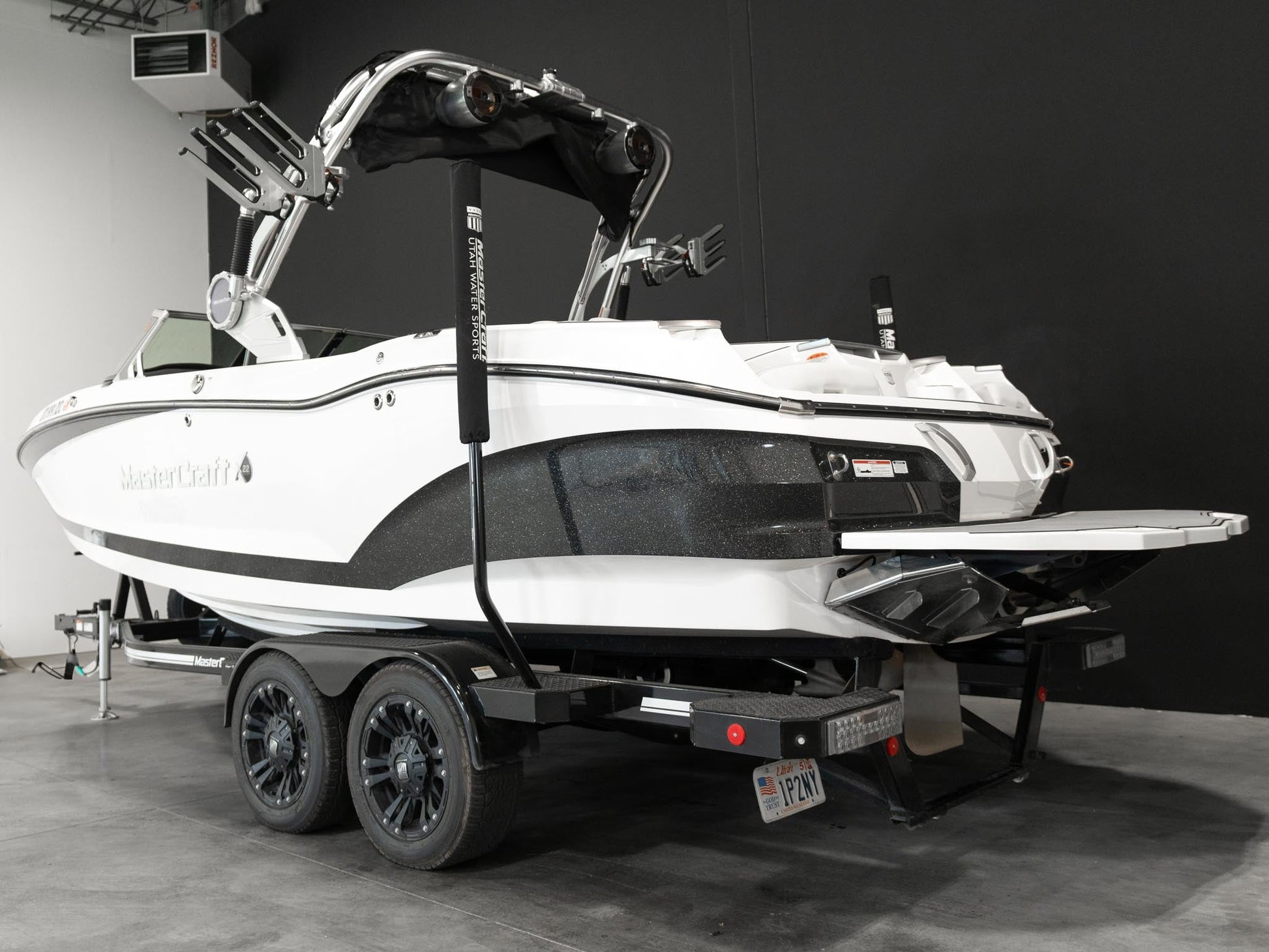 2021 Mastercraft X22 - White / Black Flake - BoardCo Boats