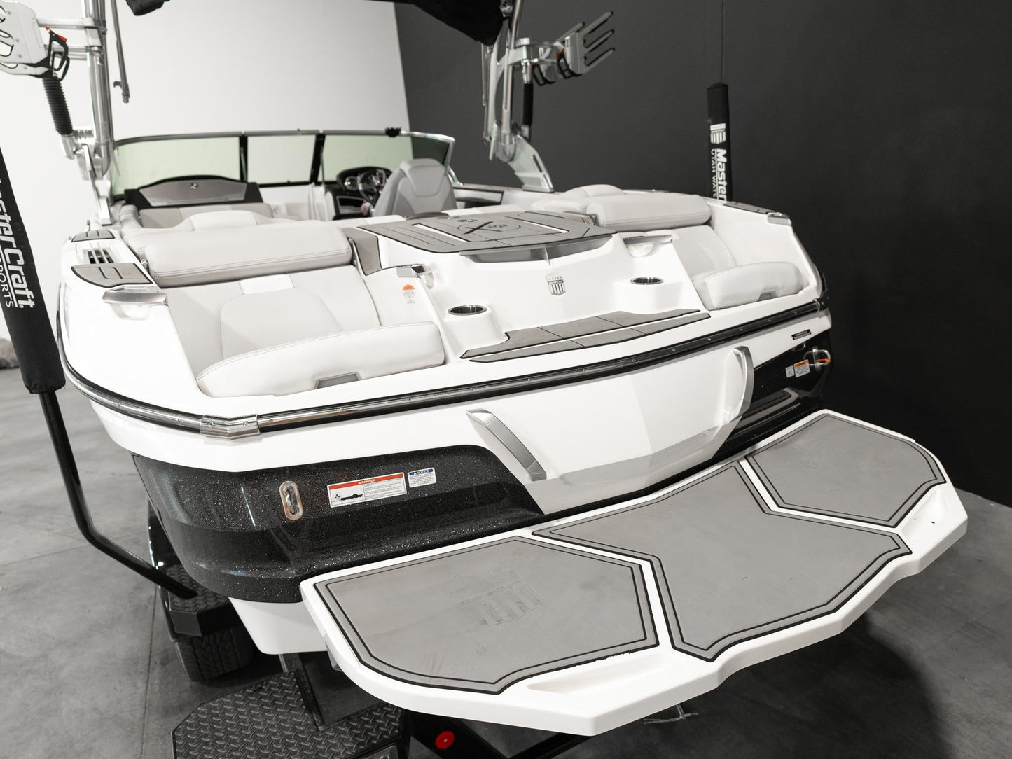 2021 Mastercraft X22 - White / Black Flake - BoardCo Boats