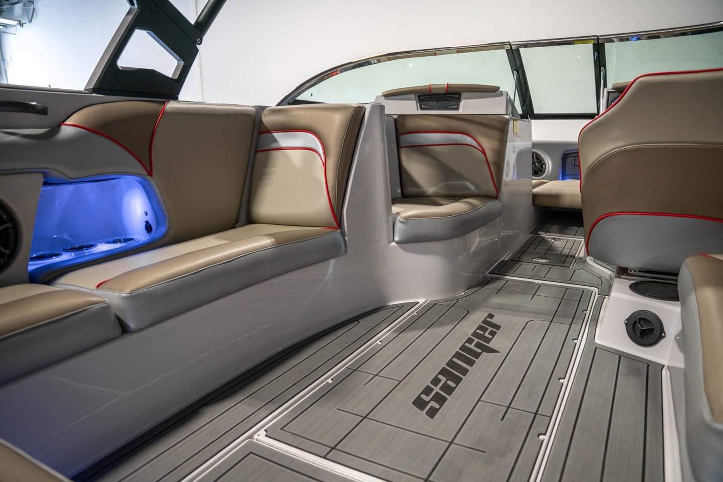 2021 Sanger 231 SL Red / Grey / Black - BoardCo Boats