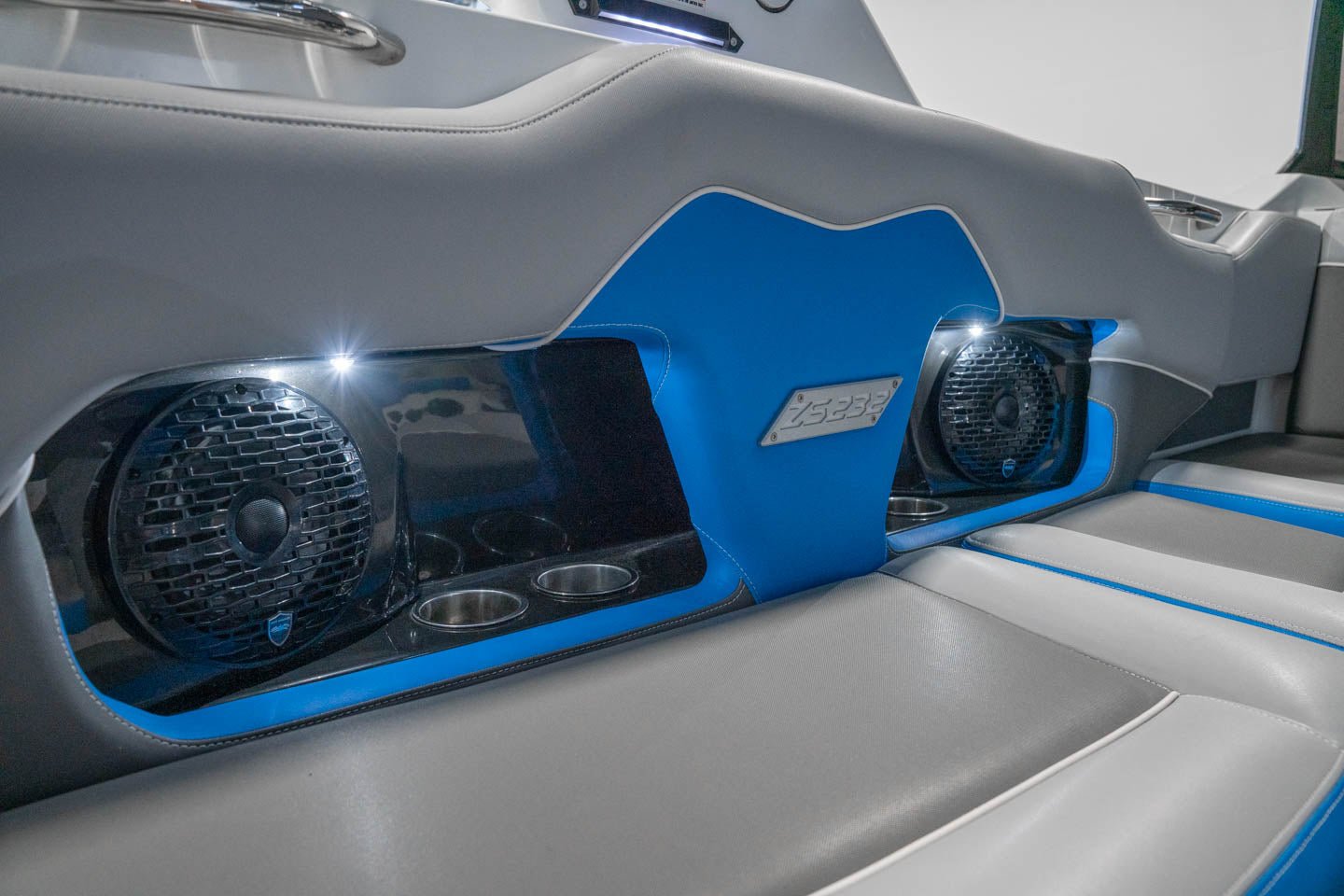 2021 Supreme ZS232 Bahama Flake / White - BoardCo Boats