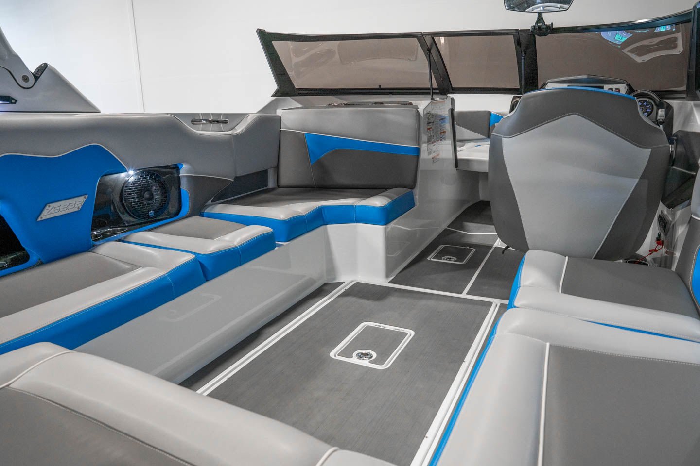 2021 Supreme ZS232 Bahama Flake / White - BoardCo Boats