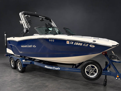 2022 Mastercraft NXT22 in BLUE w/ gray interior
