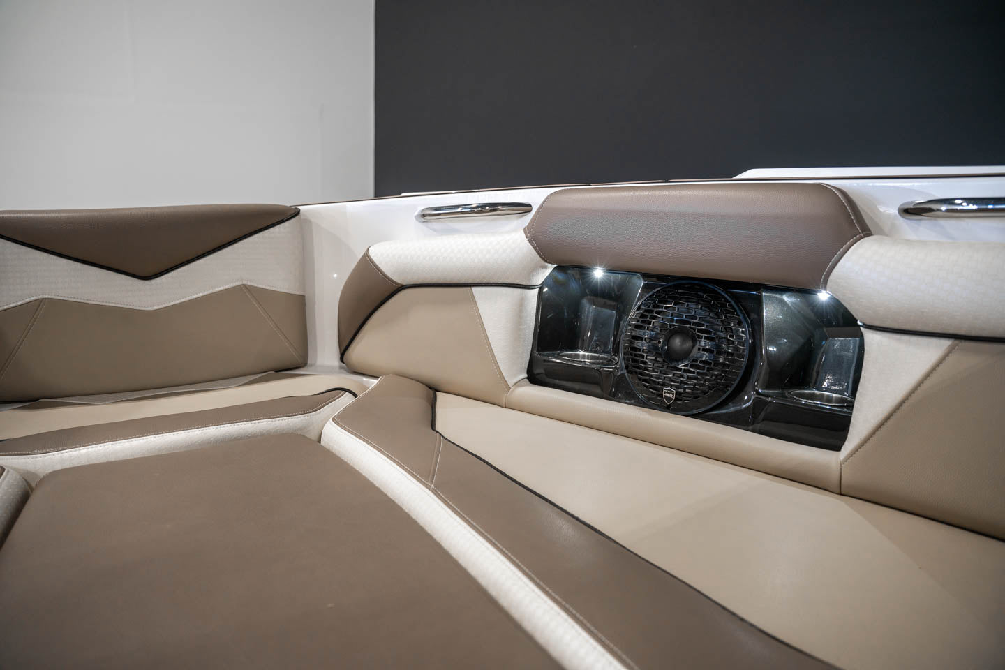 2022 Supreme S240 Black Flake / White - BoardCo Boats