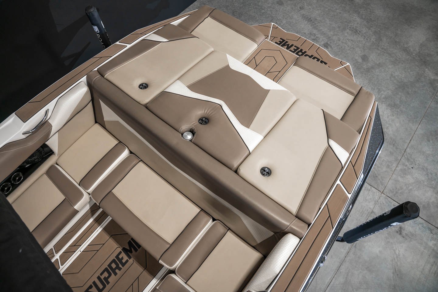 2022 Supreme S240 Black Flake / White - BoardCo Boats