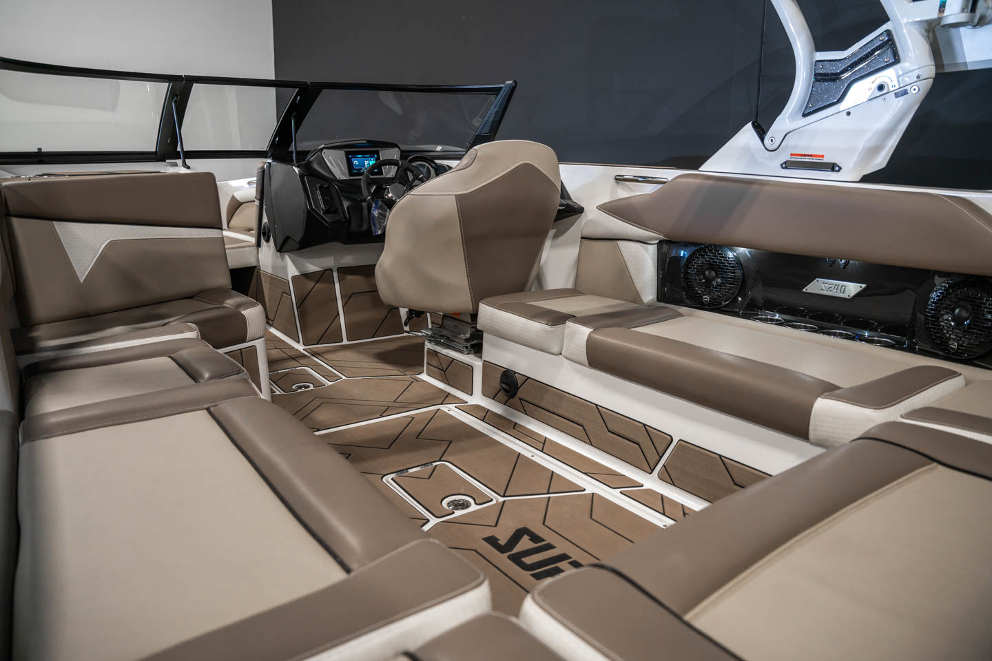 2022 Supreme S240 Black Flake / White - BoardCo Boats