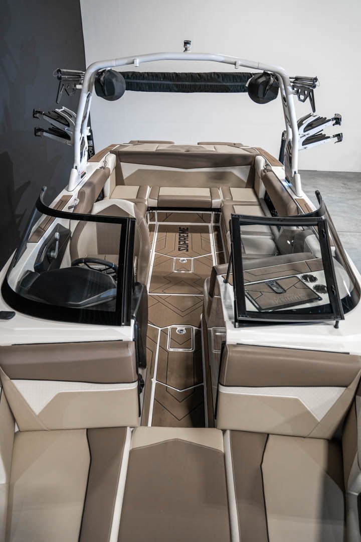 2022 Supreme S240 Black Flake / White - BoardCo Boats
