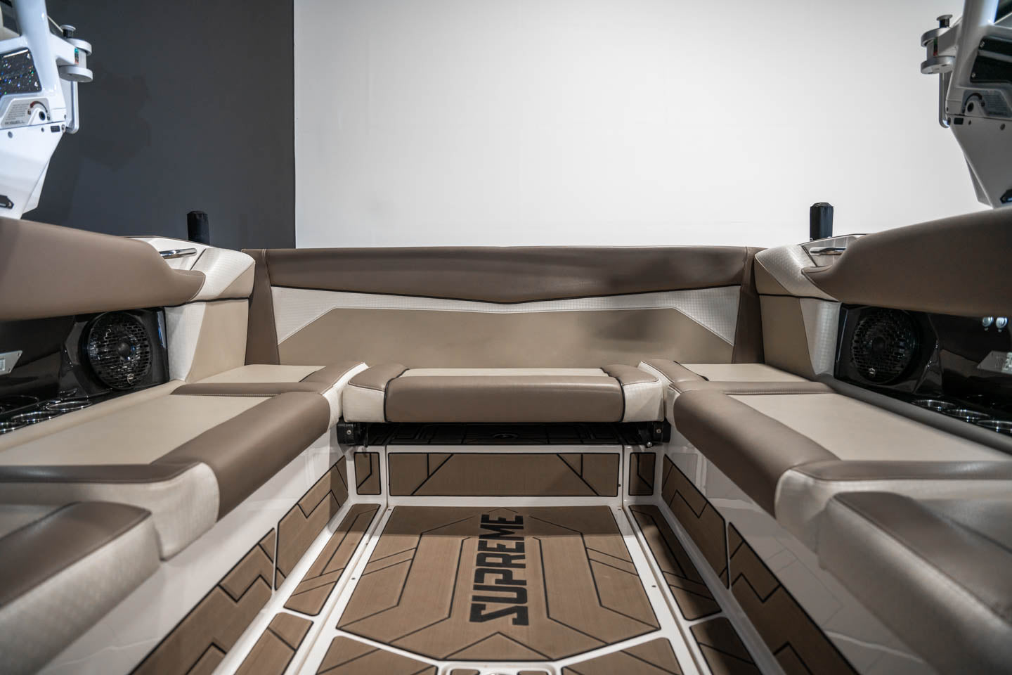 2022 Supreme S240 Black Flake / White - BoardCo Boats