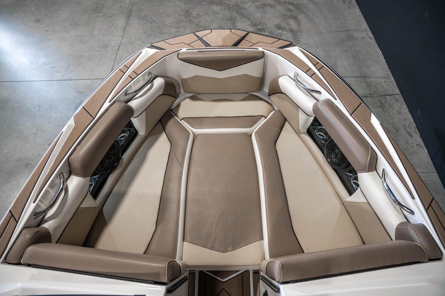 2022 Supreme S240 Black Flake / White - BoardCo Boats