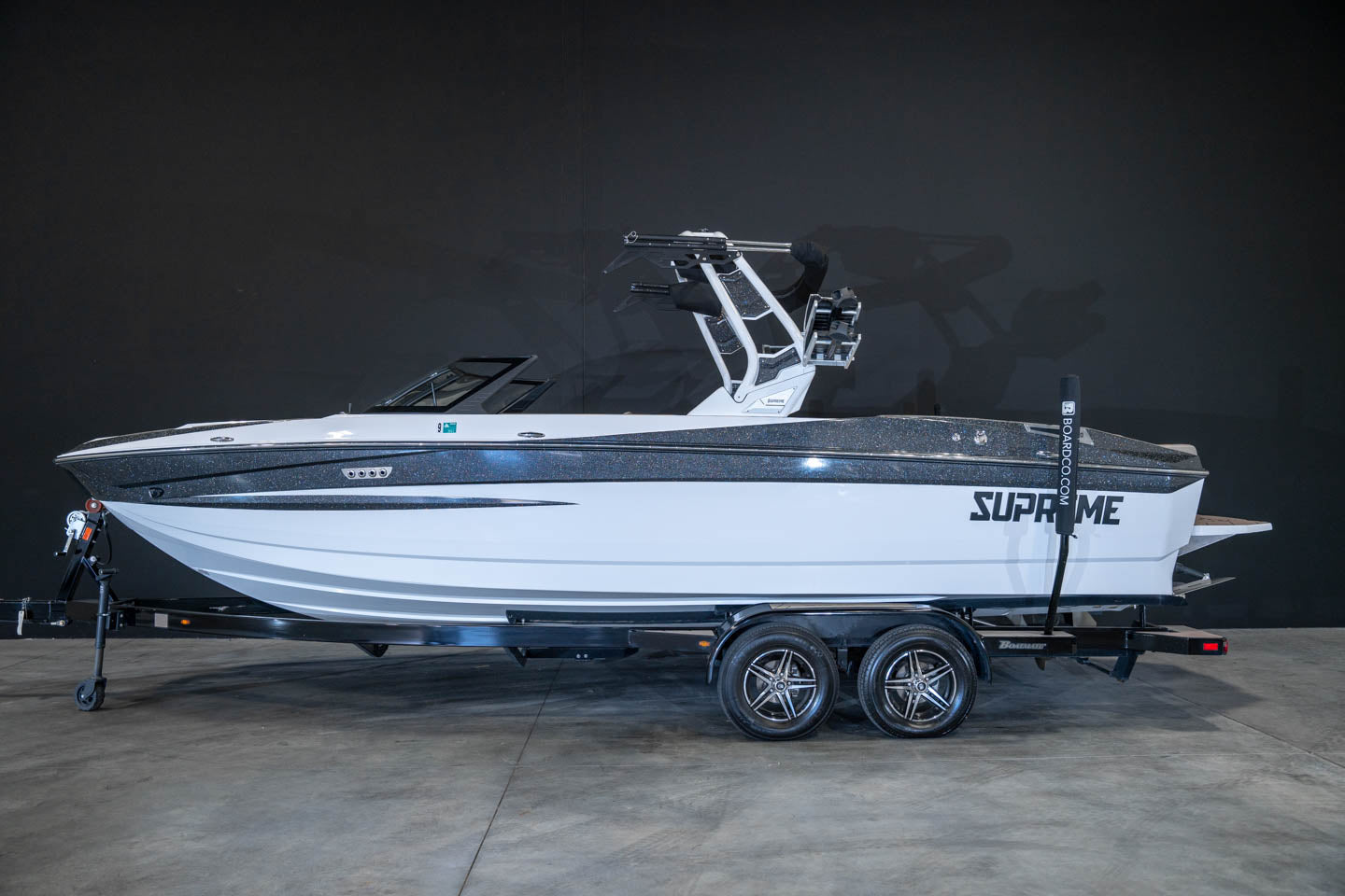 2022 Supreme S240 Black Flake / White - BoardCo Boats