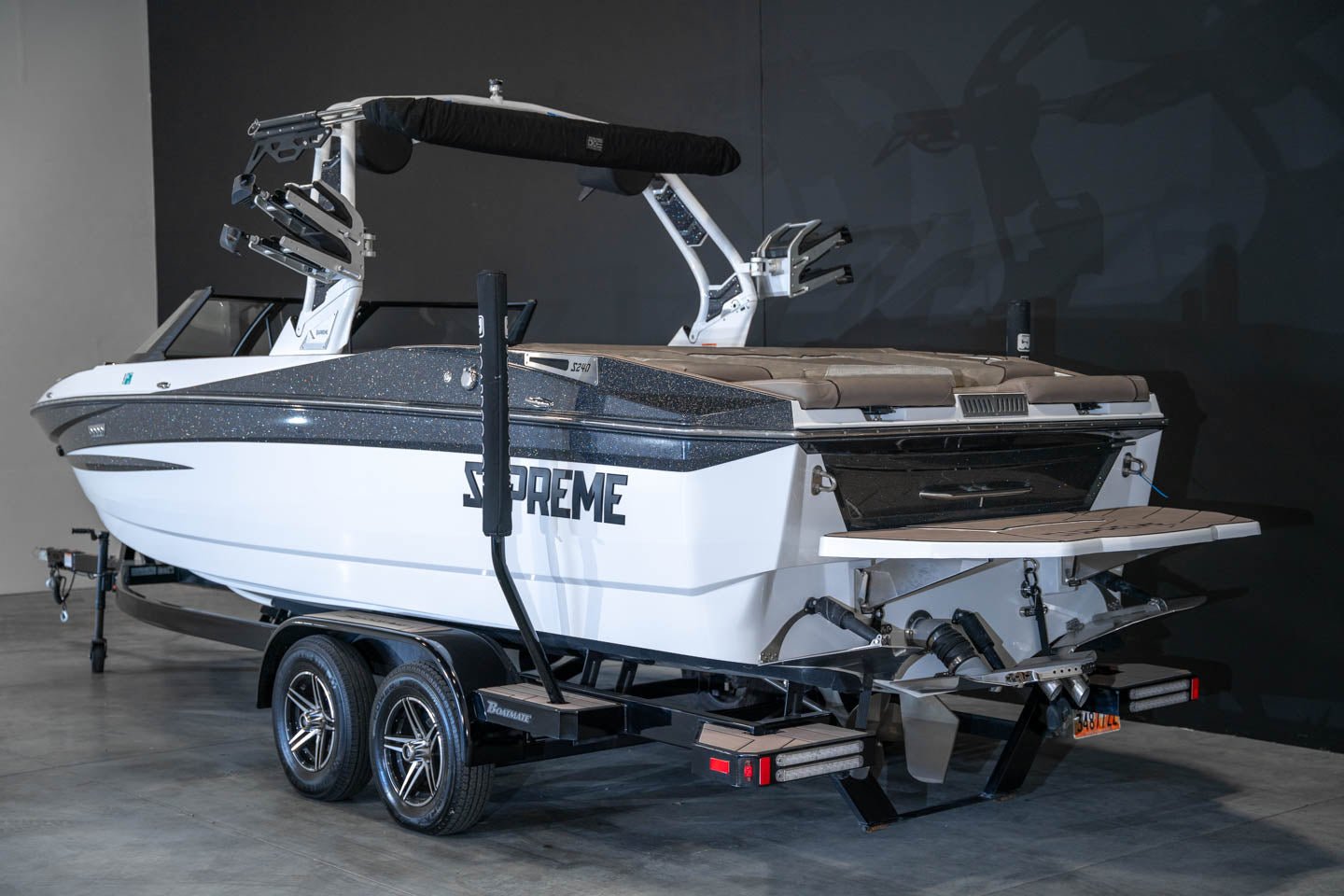 2022 Supreme S240 Black Flake / White - BoardCo Boats