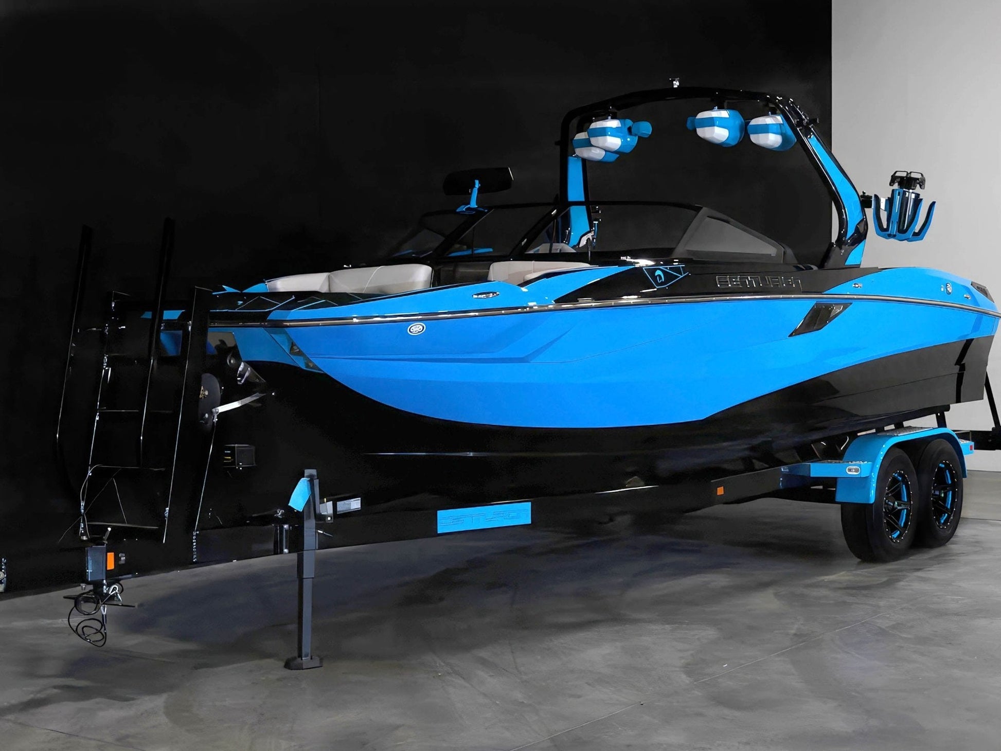 2023 Centurion Fi25 - Electric Blue/Black - BoardCo Boats