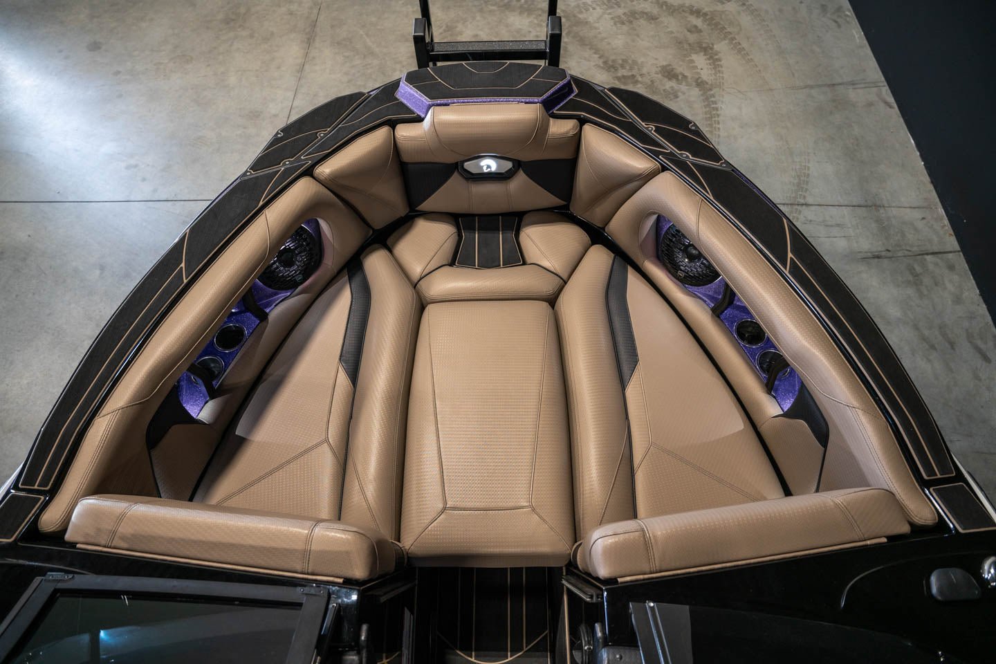2023 Centurion Ri230 Black Flake / Purple Flake / Black - BoardCo Boats