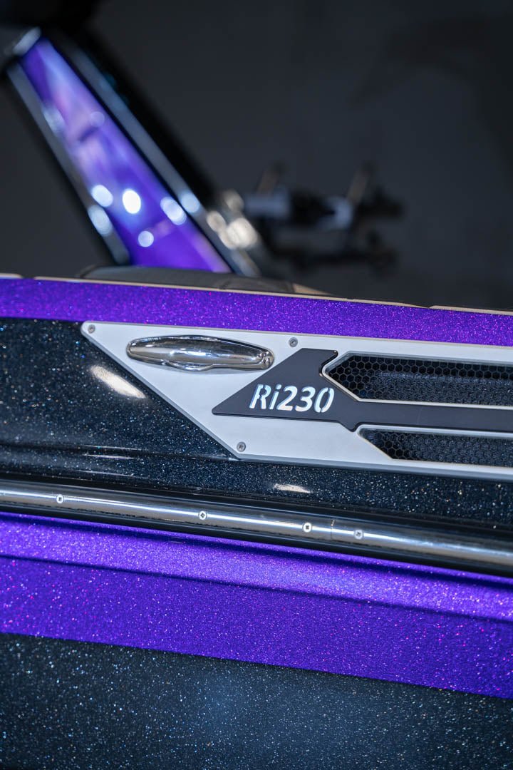 2023 Centurion Ri230 Black Flake / Purple Flake / Black - BoardCo Boats