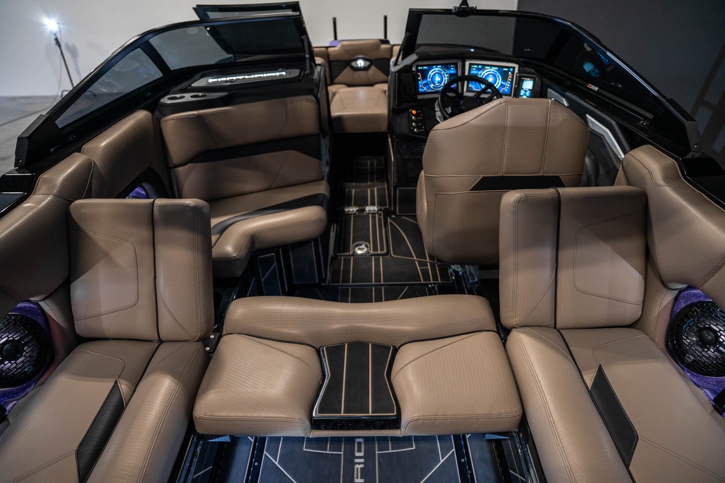 2023 Centurion Ri230 Black Flake / Purple Flake / Black - BoardCo Boats