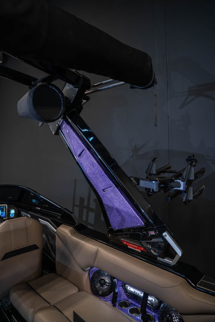 2023 Centurion Ri230 Black Flake / Purple Flake / Black - BoardCo Boats