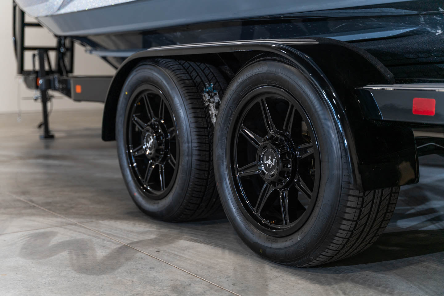 2023 Centurion Ri230 Gunmetal Flake / Silver Flake / Charcoal - BoardCo Boats