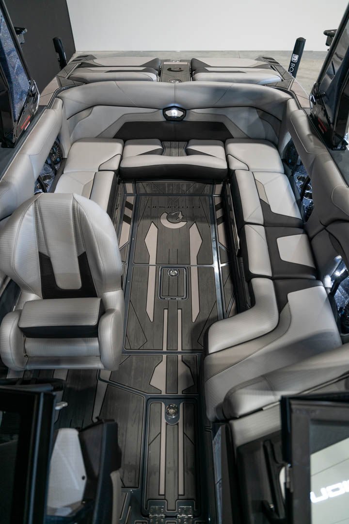 2023 Centurion Ri230 Gunmetal Flake / Silver Flake / Charcoal - BoardCo Boats