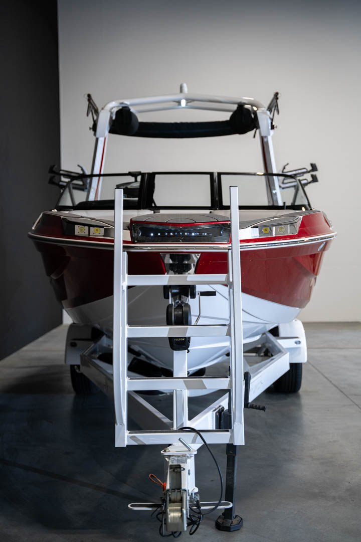 2023 Centurion Ri230 Red Flake / White - BoardCo Boats