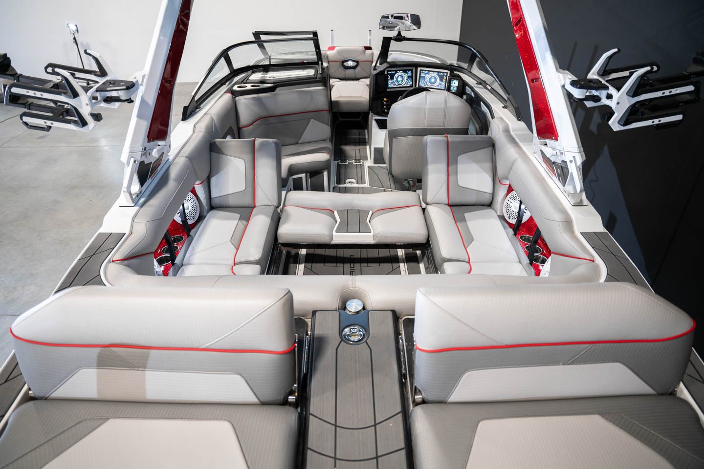 2023 Centurion Ri230 Red Flake / White - BoardCo Boats