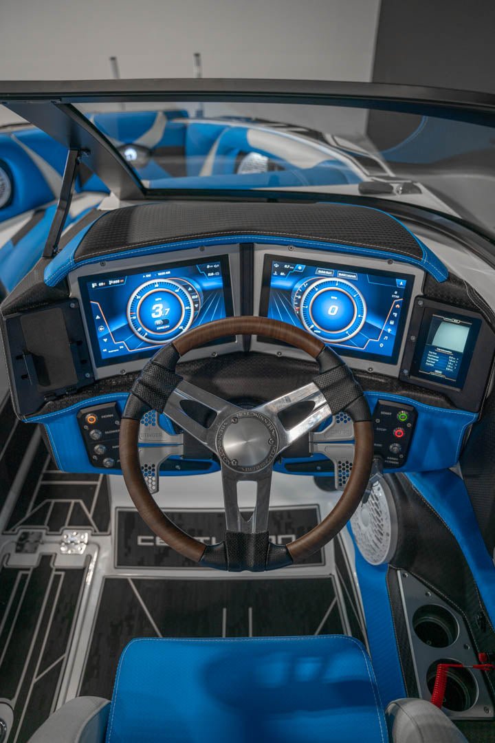 2023 Centurion Ri230 White / Electric Blue - BoardCo Boats