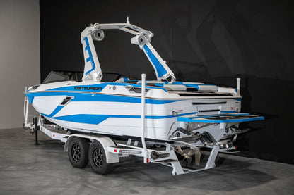 2023 Centurion Ri230 White / Electric Blue - BoardCo Boats