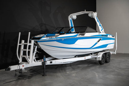 2023 Centurion Ri230 White / Electric Blue - BoardCo Boats