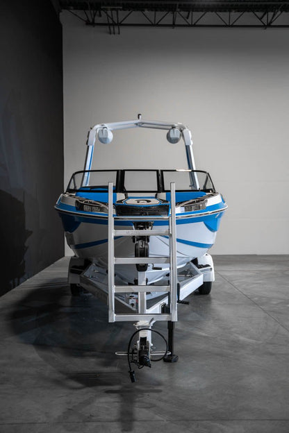 2023 Centurion Ri230 White / Electric Blue - BoardCo Boats