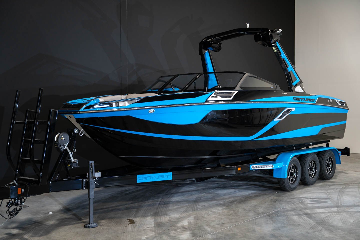 2023 Centurion Ri245 Black / Electric Blue - BoardCo Boats