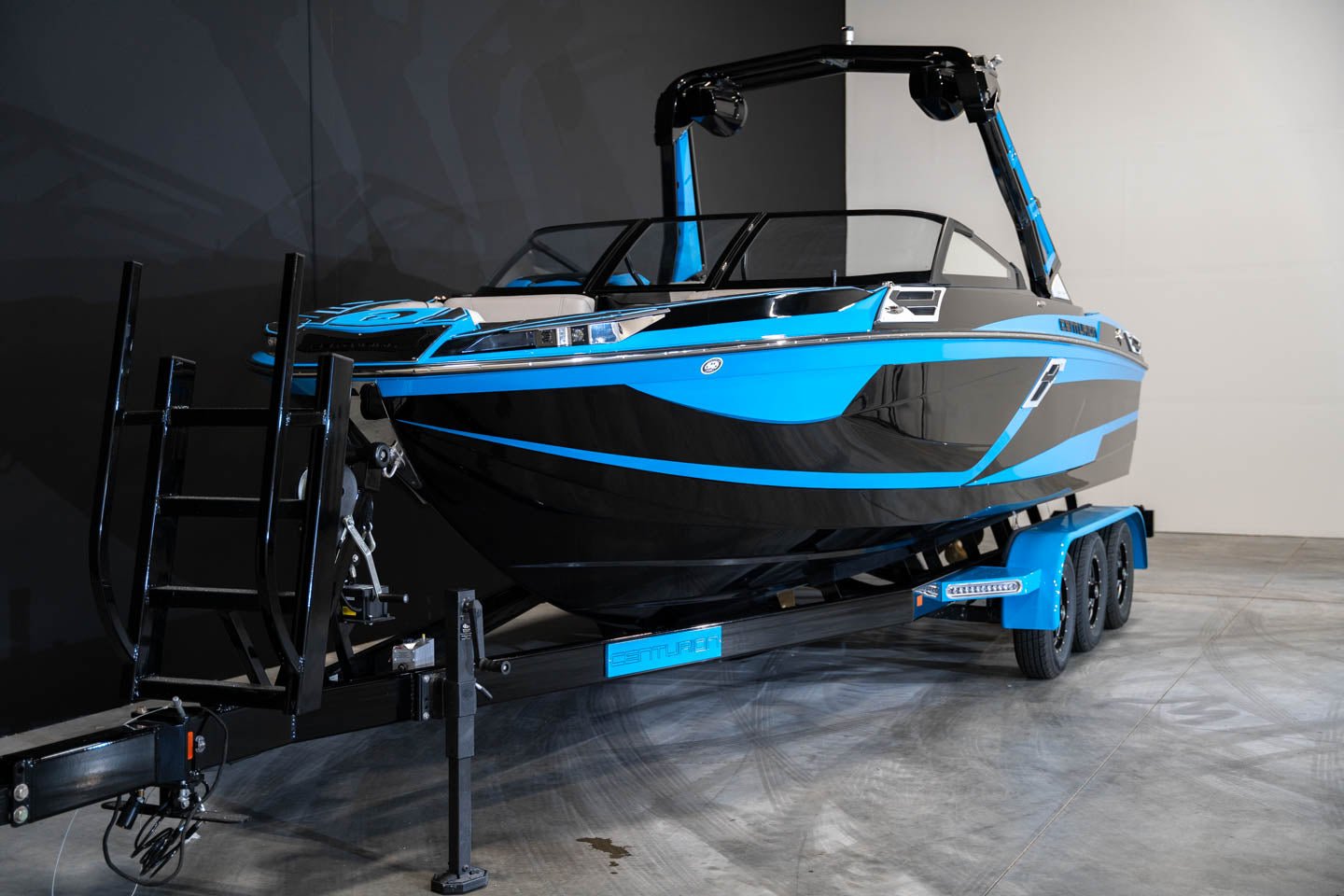 2023 Centurion Ri245 Black / Electric Blue - BoardCo Boats