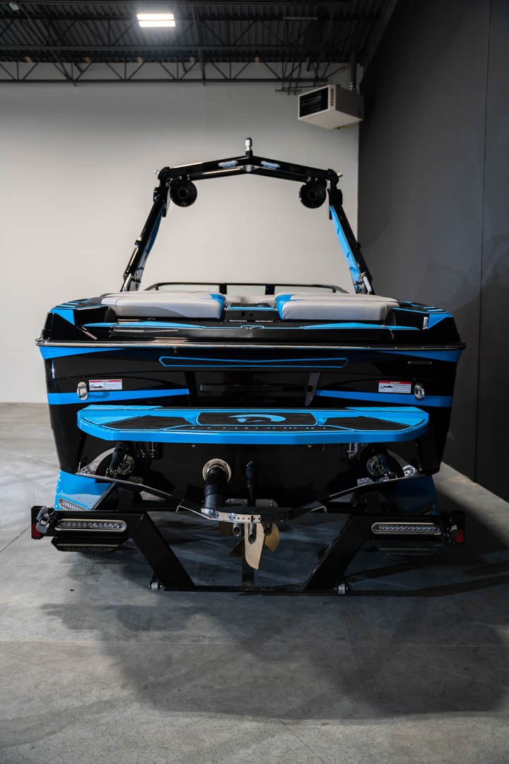 2023 Centurion Ri245 Black / Electric Blue - BoardCo Boats