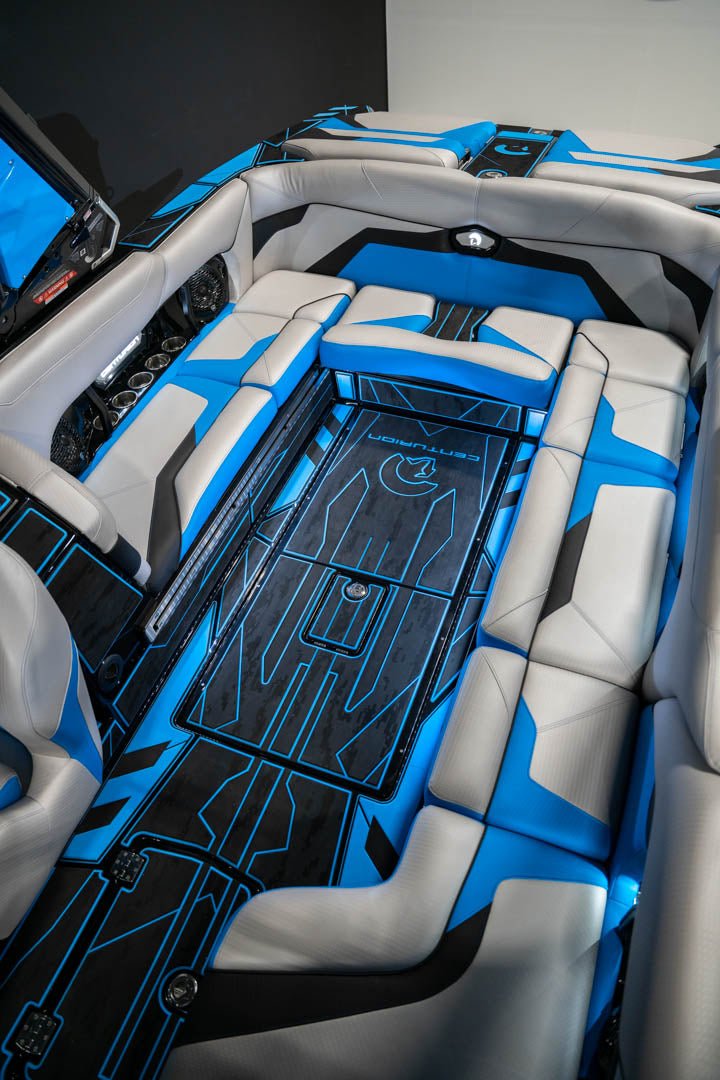 2023 Centurion Ri245 Black / Electric Blue - BoardCo Boats