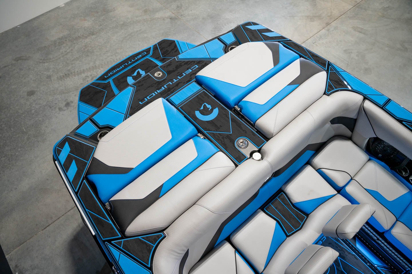 2023 Centurion Ri245 Black / Electric Blue - BoardCo Boats
