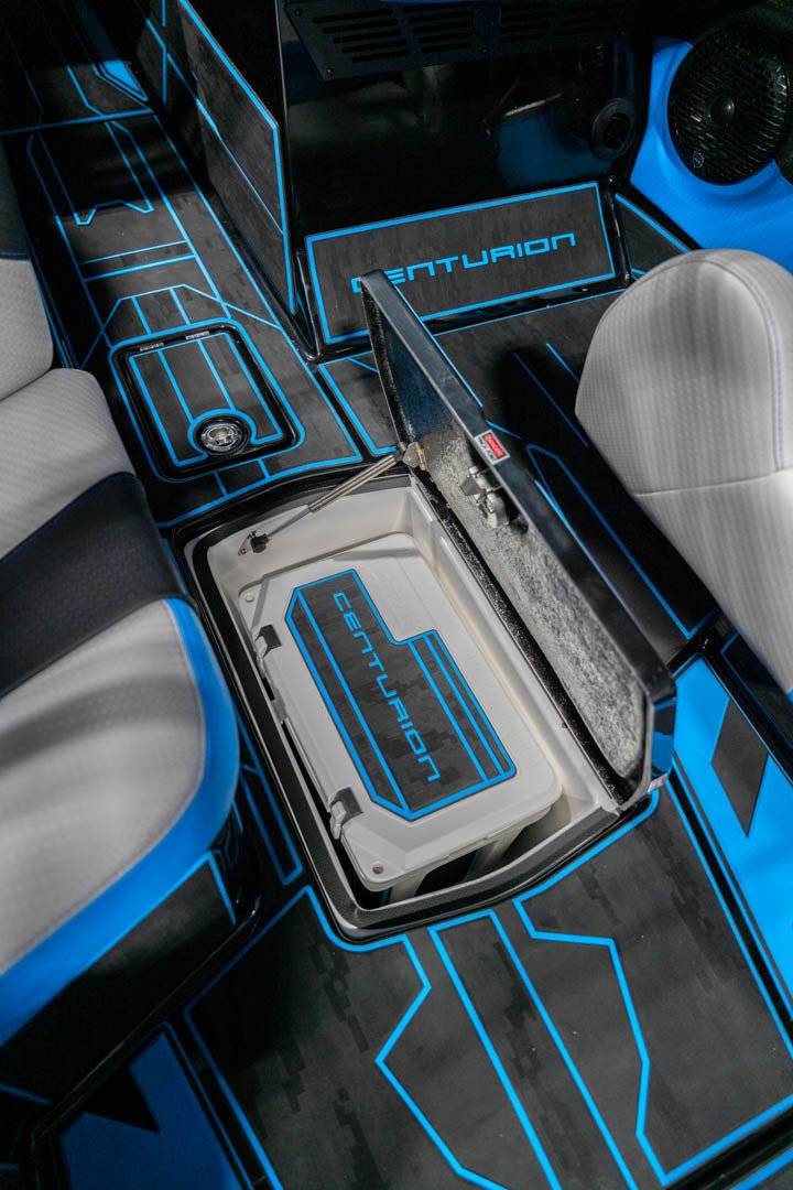 2023 Centurion Ri245 Black / Electric Blue - BoardCo Boats