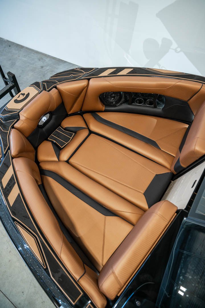 2023 Centurion Ri245 Black Flake / Black - BoardCo Boats