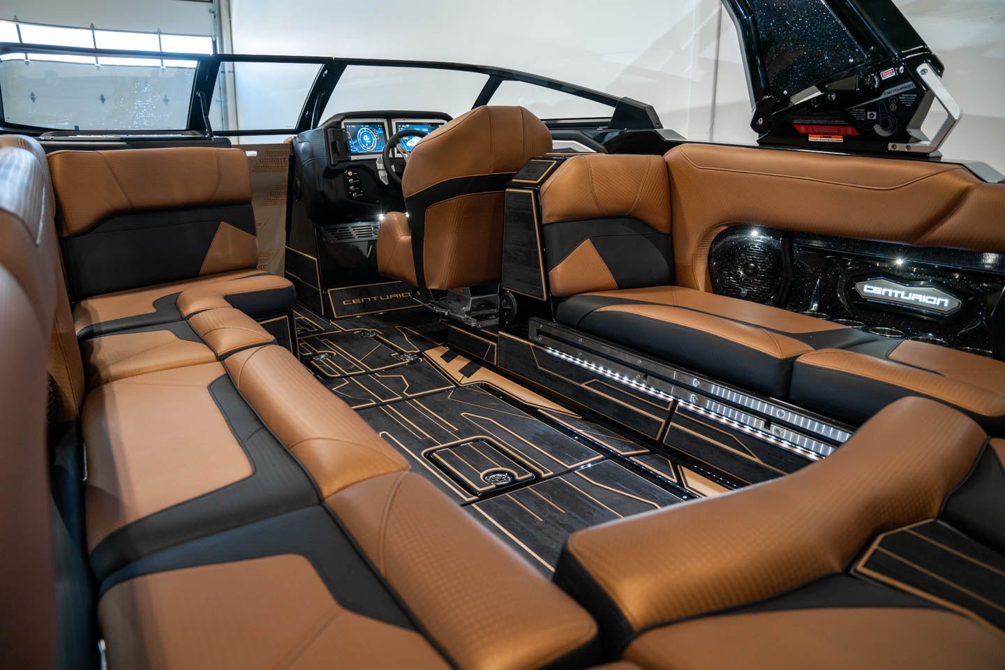 2023 Centurion Ri245 Black Flake / Black - BoardCo Boats