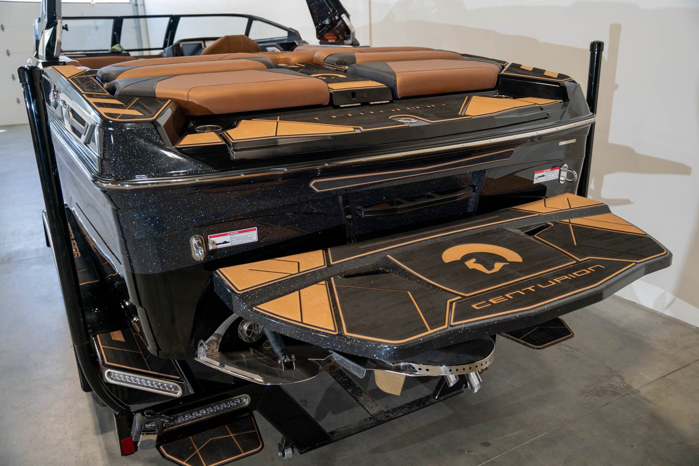 2023 Centurion Ri245 Black Flake / Black - BoardCo Boats