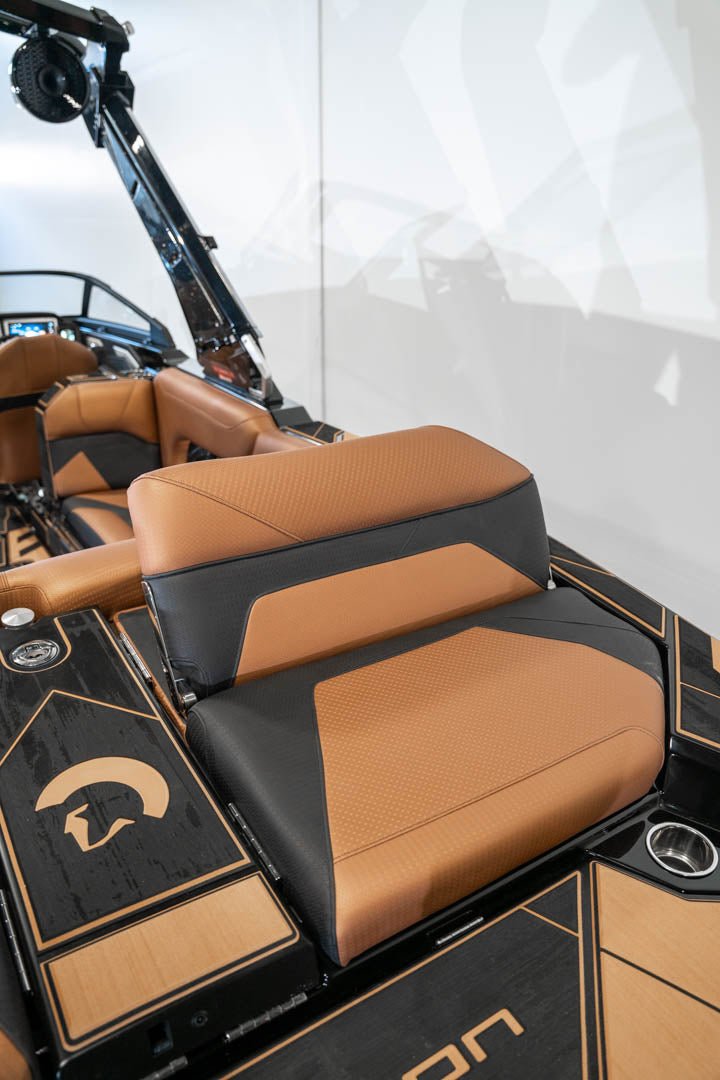 2023 Centurion Ri245 Black Flake / Black - BoardCo Boats