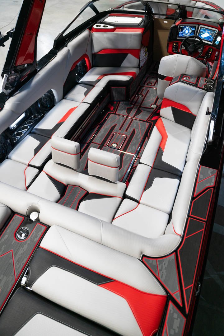 2023 Centurion Ri245 Black Flake / Too Red / Black - BoardCo Boats