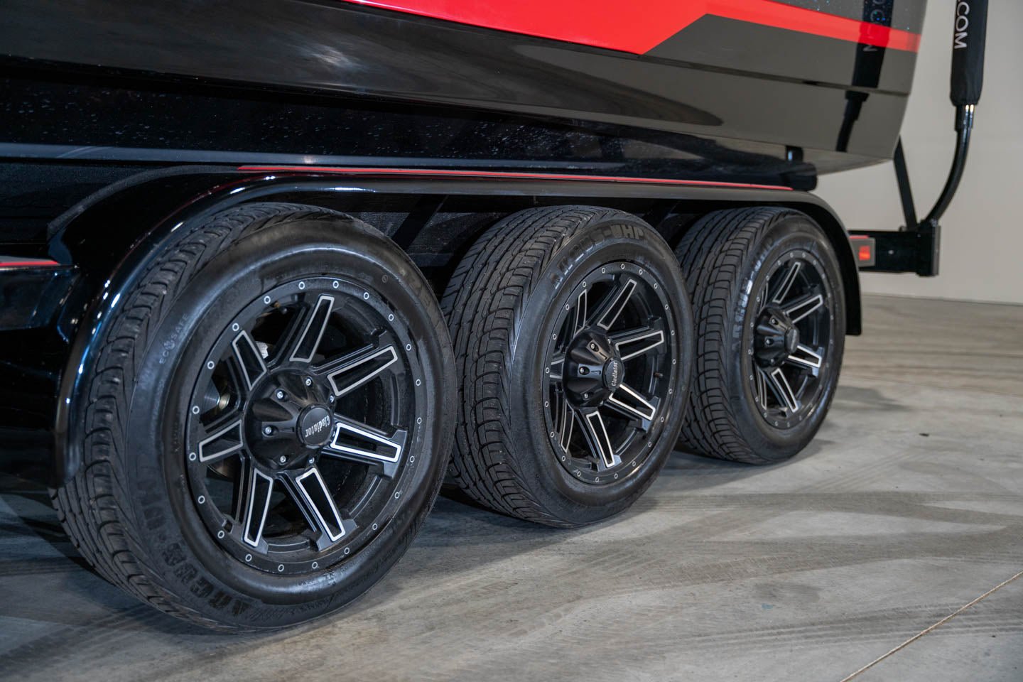 2023 Centurion Ri245 Black Flake / Too Red / Black - BoardCo Boats