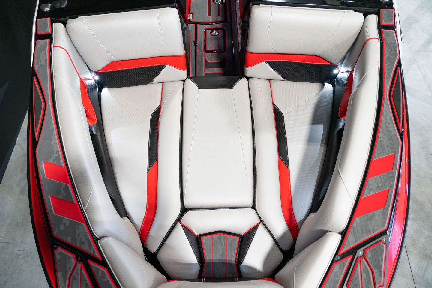 2023 Centurion Ri245 Black Flake / Too Red / Black - BoardCo Boats