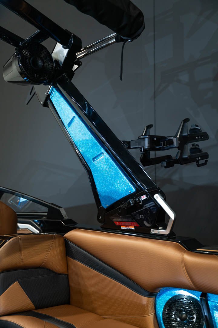 2023 Centurion Ri265 Bahama Blue Flake / Black - BoardCo Boats